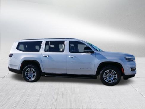 Used 2024 Jeep Wagoneer L 4WD image 2