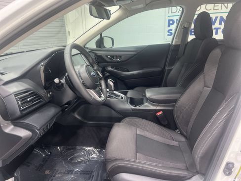 Used 2025 Subaru Outback Premium AWD/4WD image 11