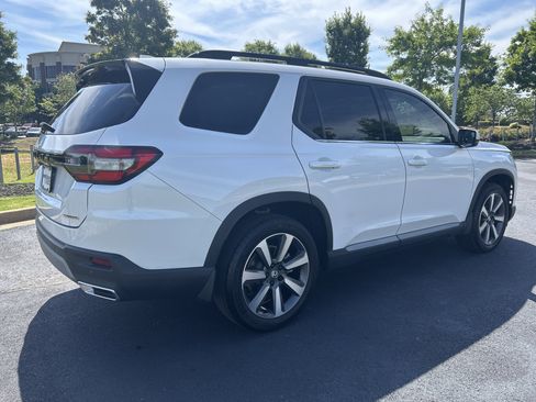 Used 2023 Honda Pilot Touring image 9