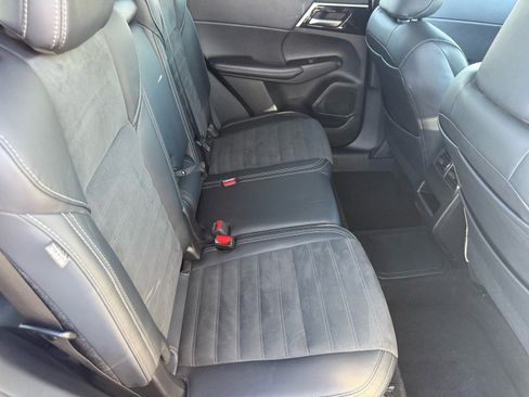 Used 2024 Mitsubishi Outlander 4WD Plug-In Hybrid image 34