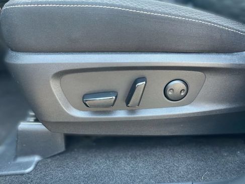 Used 2025 Nissan Pathfinder SV FWD image 16