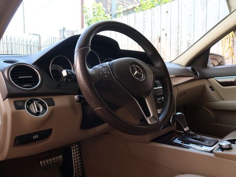 Used 2013 Mercedes-Benz C 250 Sedan image 22