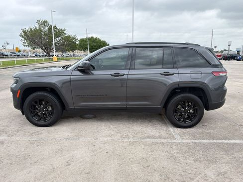 Used 2024 Jeep Grand Cherokee Altitude RWD image 2