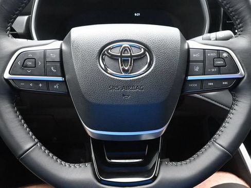 Used 2025 Toyota Highlander XSE AWD/4WD image 38