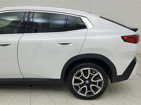 Used 2025 BMW X2 xDrive28i image 11