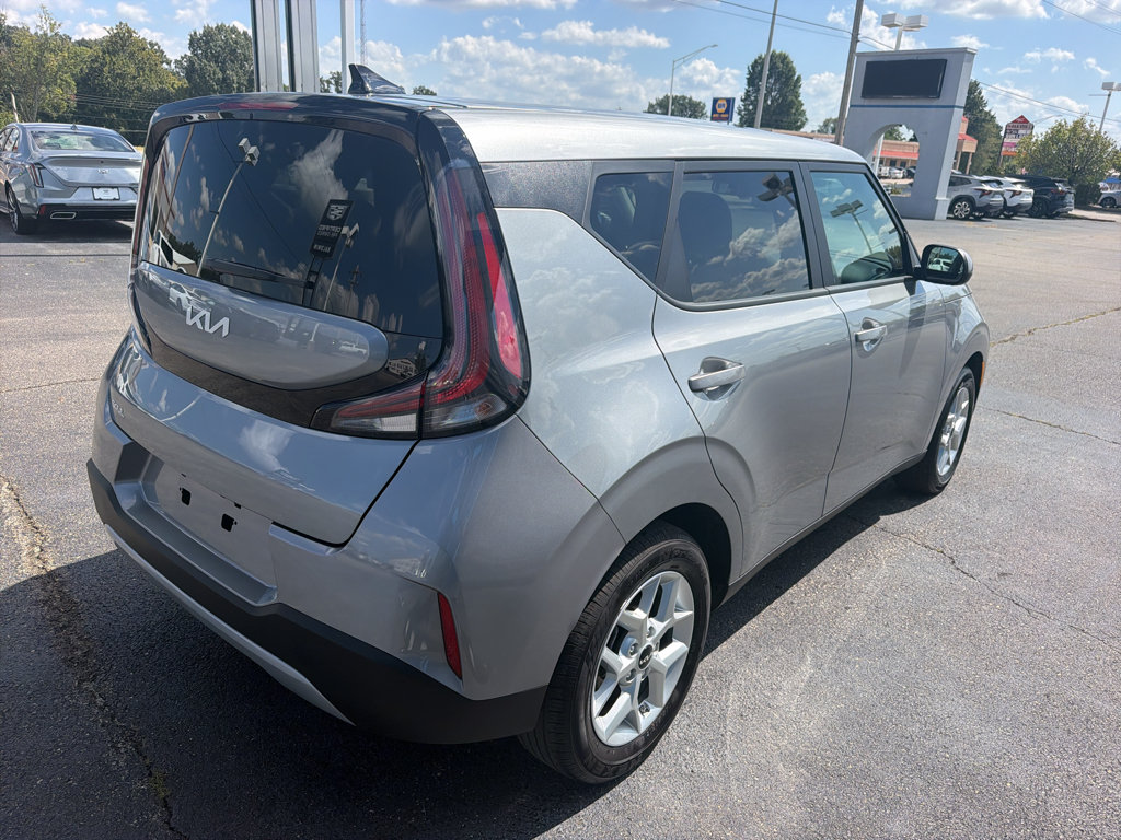 Used 2025 Kia Soul LX w/ LX Technology Package FWD image 5