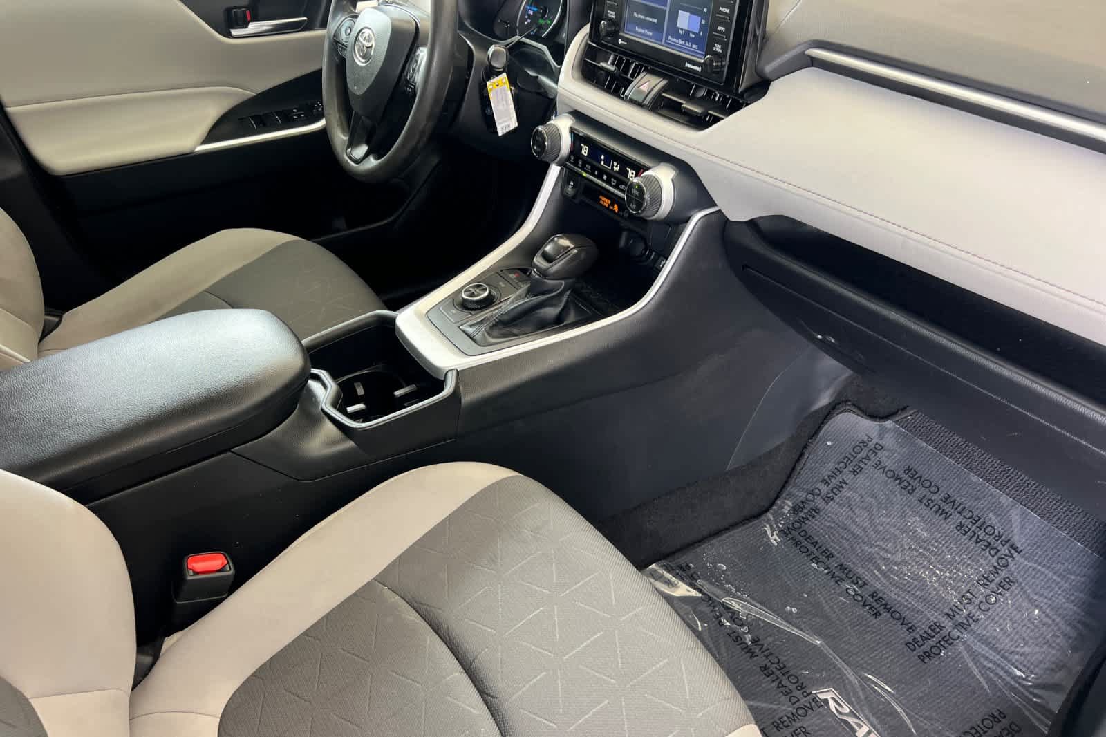 Used 2022 Toyota RAV4 XLE AWD/4WD image 17