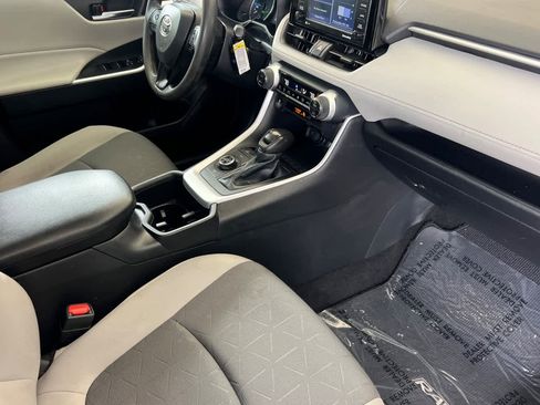 Used 2022 Toyota RAV4 XLE AWD/4WD image 17