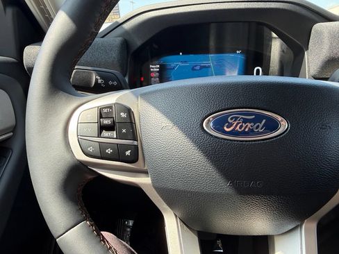 Used 2025 Ford Explorer Active AWD/4WD image 27