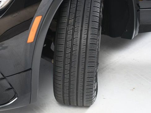 Used 2022 Volkswagen Tiguan SE R-Line image 76