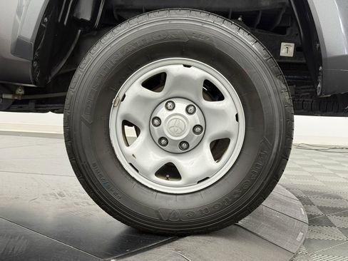 Used 2017 Toyota Tacoma TRD Sport image 12