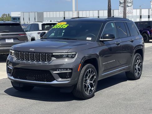 Used 2025 Jeep Grand Cherokee Summit AWD/4WD image 3