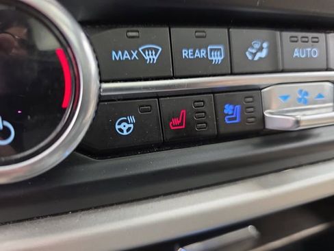 Used 2024 Ford Expedition Limited image 38