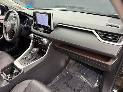 Used 2021 Toyota RAV4 Limited AWD/4WD image 29
