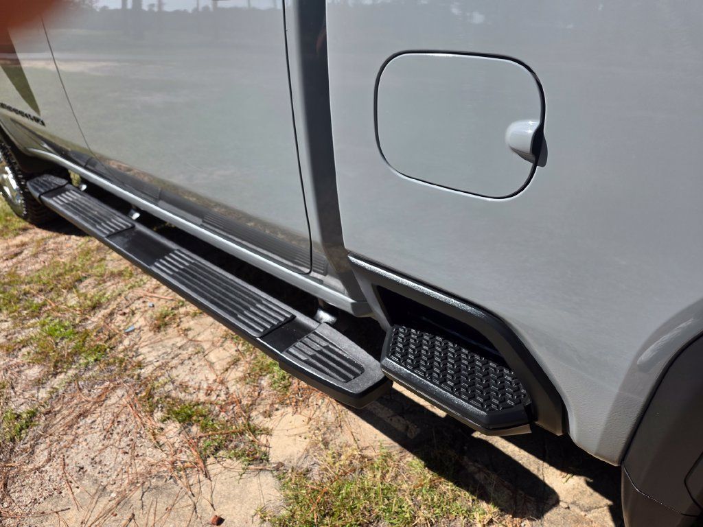 Used 2024 GMC Sierra 2500 Pro w/ 1SA Pro Safety Plus Package AWD/4WD image 9