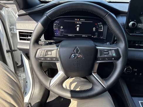 Used 2024 Mitsubishi Outlander SE AWD/4WD image 14