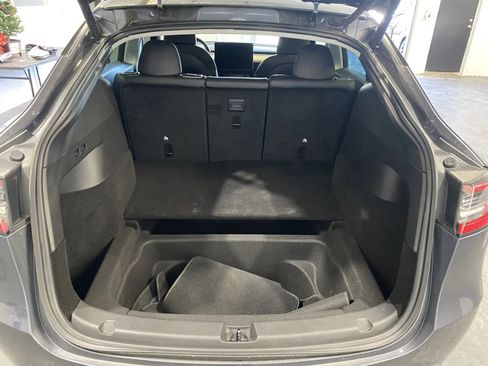 Used 2021 Tesla Model Y Long Range image 8