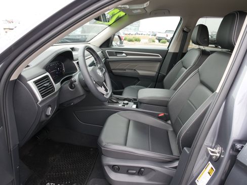 Used 2023 Volkswagen Atlas SE image 17