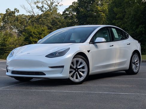 Used 2021 Tesla Model 3 Standard Range Plus RWD image 4
