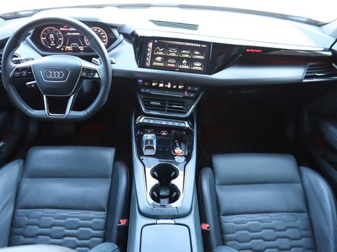 Used 2022 Audi e-tron GT Prestige w/ Prestige Package image 9