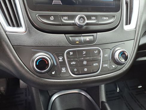 Used 2020 Chevrolet Malibu LT w/ Leather Package FWD image 11