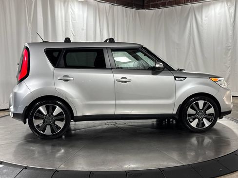 Used 2014 Kia Soul ! FWD image 6