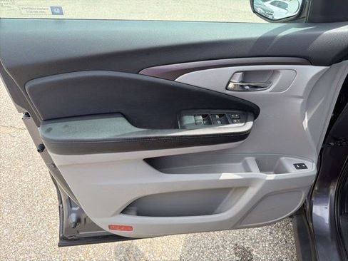 Used 2017 Honda Pilot EX-L image 11