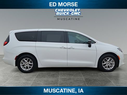 Used 2024 Chrysler Voyager LX image 6