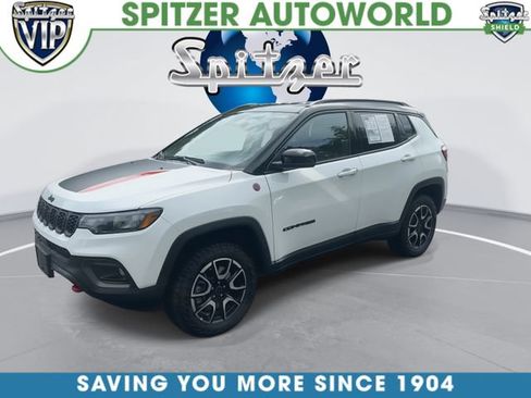 Used 2025 Jeep Compass Trailhawk AWD/4WD image 5