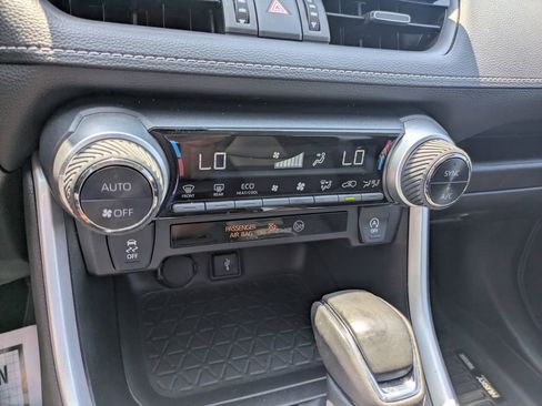 Used 2022 Toyota RAV4 XLE Premium image 15