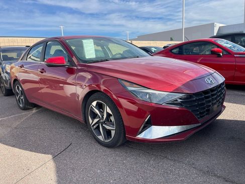 Used 2022 Hyundai Elantra SEL w/ Convenience + Premium Package image 2