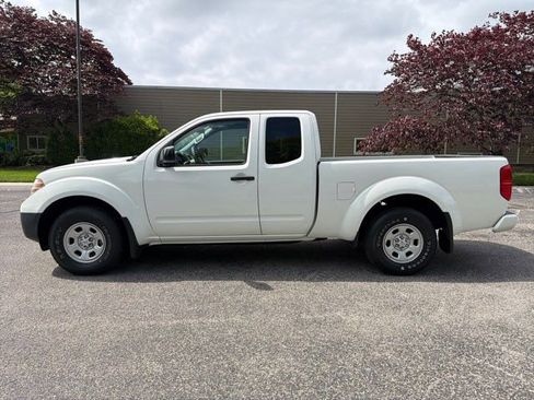 Used 2019 Nissan Frontier S RWD image 2