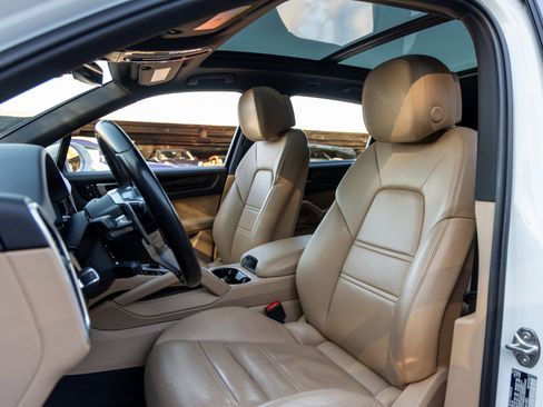 Certified 2023 Porsche Cayenne S image 5