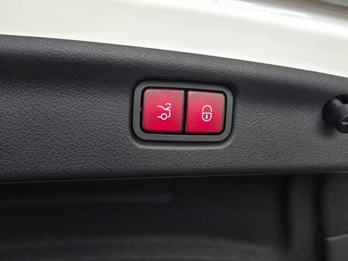 Used 2023 Mercedes-Benz C 300 Sedan image 37