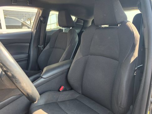 Used 2018 Toyota C-HR XLE FWD image 10