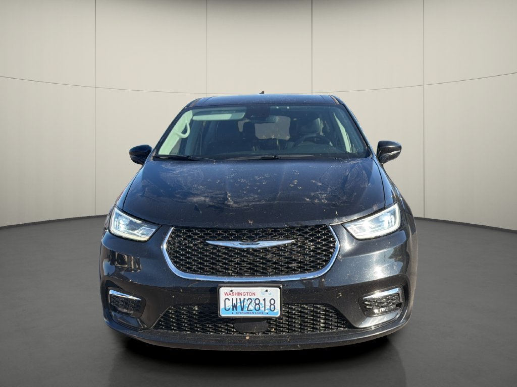 Used 2024 Chrysler Pacifica Touring-L FWD image 2