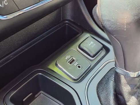 Used 2019 Jeep Cherokee Latitude Plus image 11