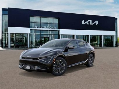 New 2025 Kia EV6 Light w/ Light LR Technology Package
