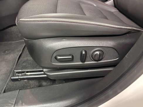 Used 2023 Chevrolet TrailBlazer RS image 23