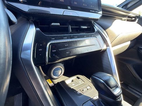 Used 2021 Toyota Venza XLE w/ Carpet Mat Package (TMS) AWD/4WD image 14