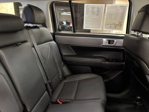 Used 2025 Hyundai Santa Fe SEL FWD image 40