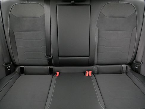 Certified 2025 Volkswagen Taos SE AWD/4WD image 13
