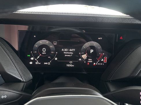 Used 2025 GMC Yukon Denali w/ Sun & Power Step Package image 12