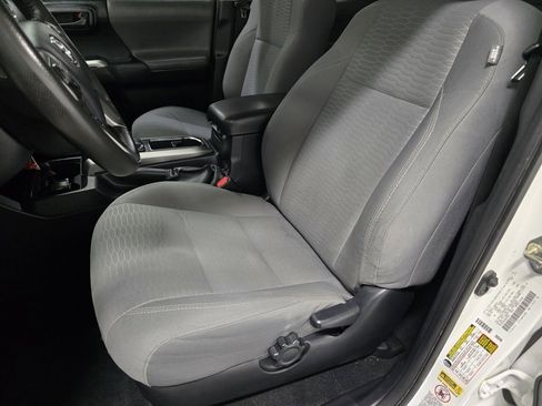 Used 2017 Toyota Tacoma SR5 image 21