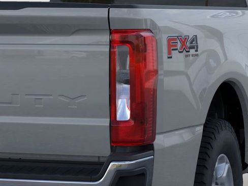 New 2026 Ford F250 XLT w/ FX4 Off-Road Package image 21