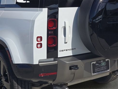 New 2025 Land Rover Defender 110 X-Dynamic SE image 35