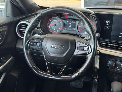 Used 2024 Chevrolet Trax RS w/ Sunroof Package FWD image 24