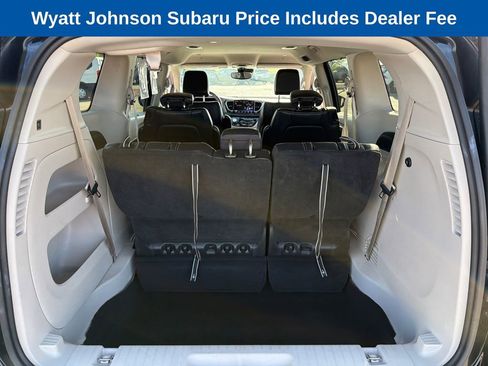 Used 2022 Chrysler Pacifica Touring-L FWD image 27