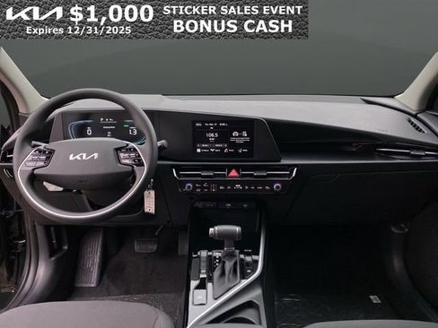 New 2025 Kia Niro LX image 5
