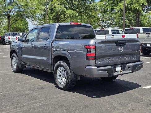 Used 2024 Nissan Frontier SV RWD image 12